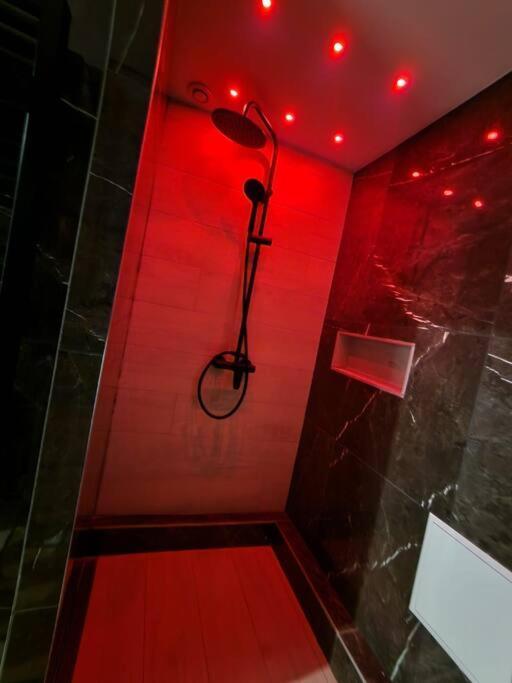 Apt Moderne En Plein Centre-Ville Сен-Клод Екстериор снимка